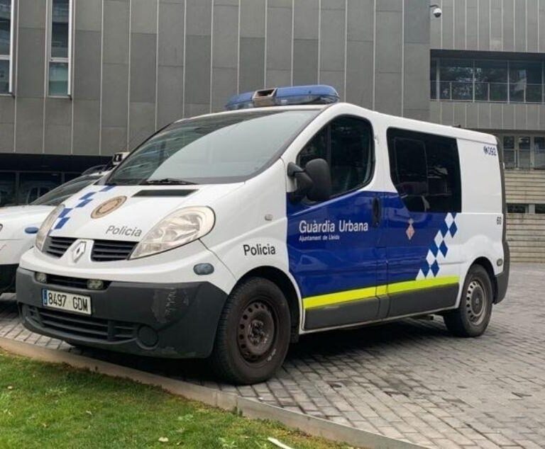 Fallece un policía local de Lleida tras dispararse en la comisaría