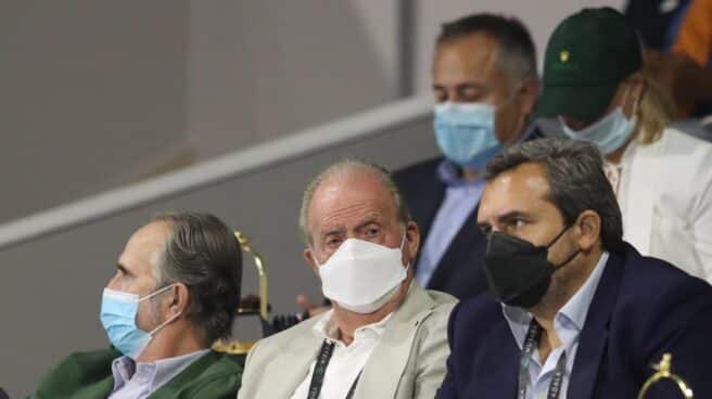 Juan Carlos I, en Abu Dhabi viendo un partido de Rafa Nadal. Juan Carlos I, en Abu Dhabi viendo un partido de Rafa Nadal.