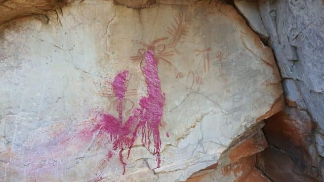 rupestre-vandalismo-jaen Pinturas rupestres vandalizadas en Jaén.