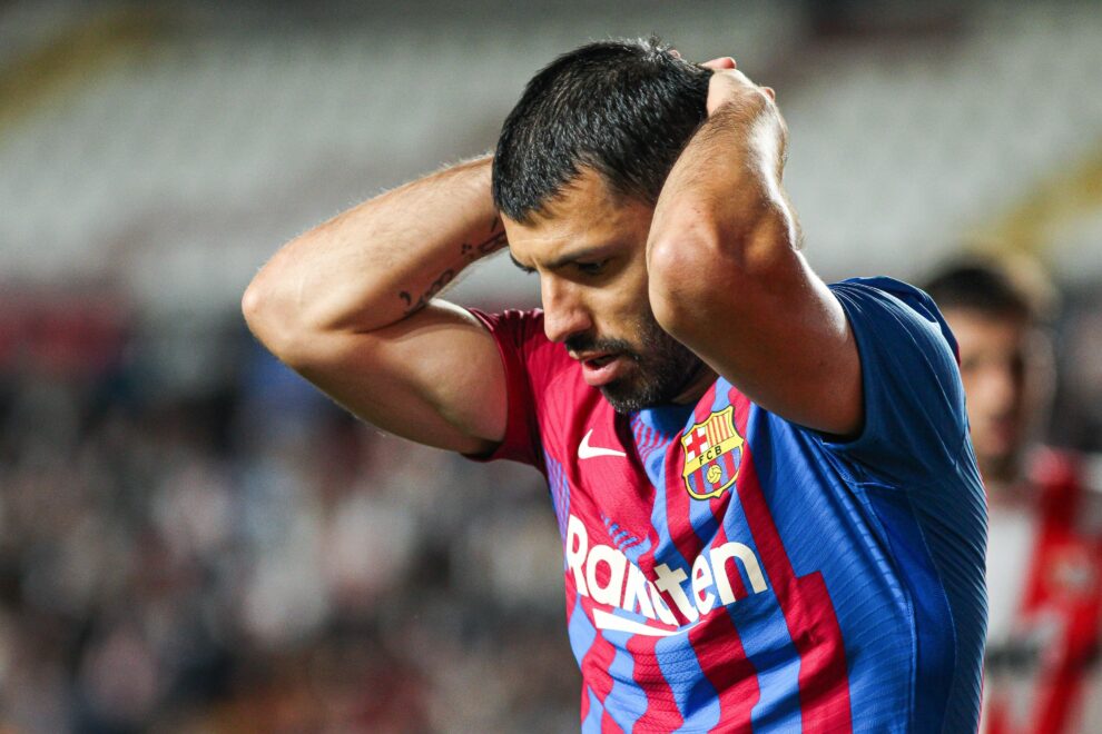 Agüero se lamenta durante un partido entre el Barcelona y el Rayo Vallecano