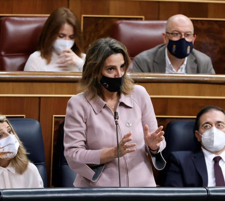 La ministra Ribera culpa al mantenimiento de las nucleares francesas del nuevo récord del precio de la luz en España