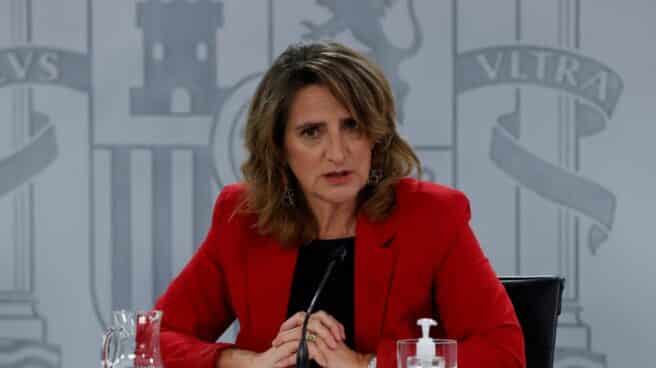 Teresa Ribera, durante un consejo de ministros, que va a rebajar las medidas fiscales del precio de la luz Teresa Ribera, ministra de Transición Ecológica
