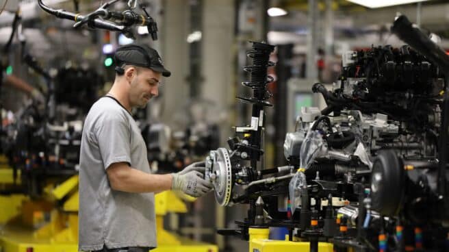 Trabajador de la factoría de Opel en Zaragoza. Trabajador de la factoría de Opel en Zaragoza.