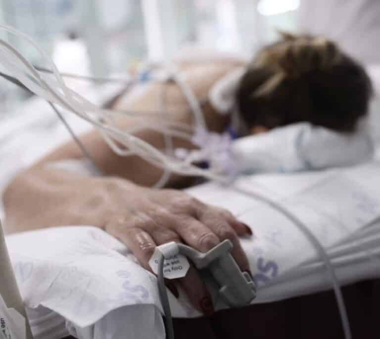 Leve descenso en las hospitalizaciones covid tanto en UCI como en planta