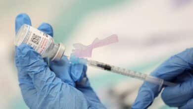 Las farmacéuticas cierran un año de ganancias por las vacunas en pleno auge de ómicron
