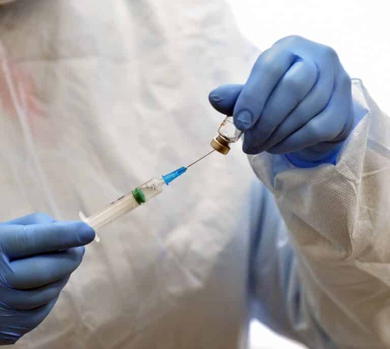 Cuándo vacunarte con la dosis de refuerzo si has pasado ómicron