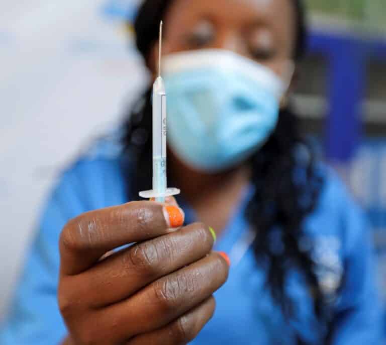 Las vacunas no llegan a África, el reparto solidario de dosis de Covax es un fracaso