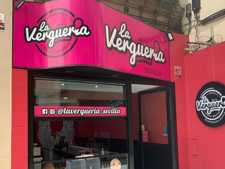 Dos juzgados de Sevilla investigan el belén erótico con penes y vaginas de La Verguería