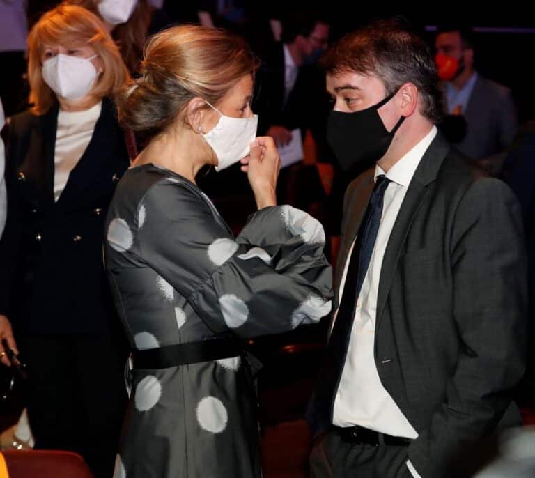 El nuevo giro de Iván Redondo provoca irritación en el PSOE y la incredulidad de Yolanda Díaz