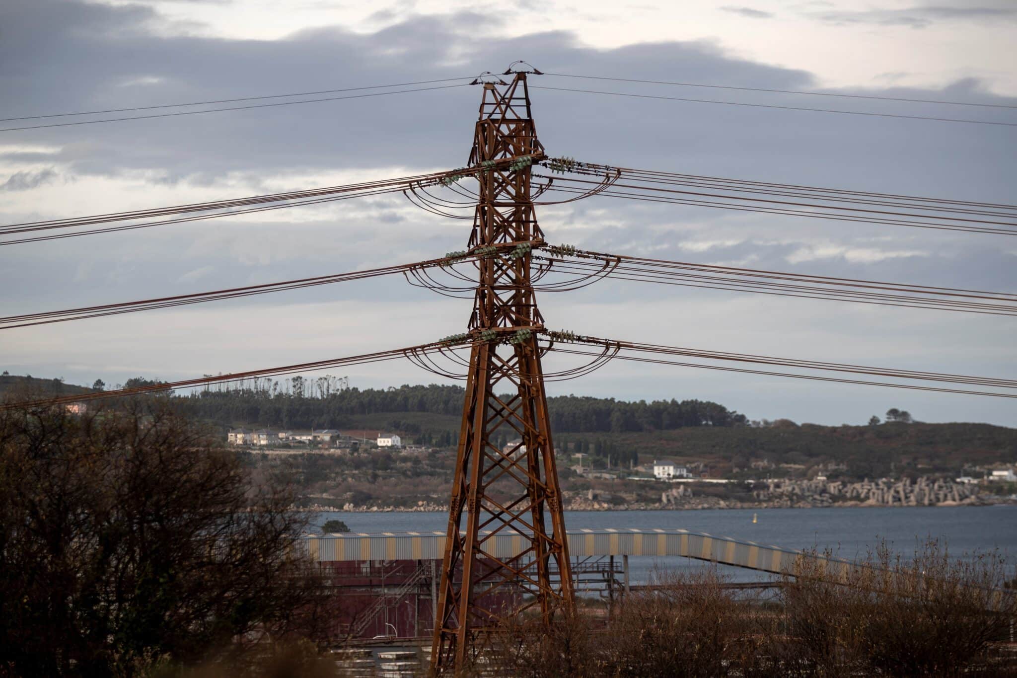 El precio de la electricidad será mañana de 223,16 euros/MWh, más del doble que en el mismo día de 2021