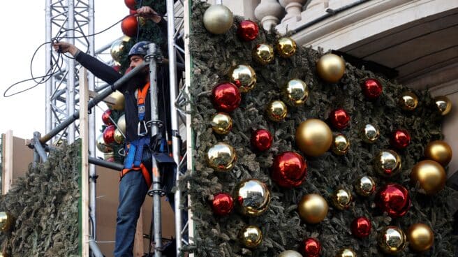 Desmontaje de adornos navideños.