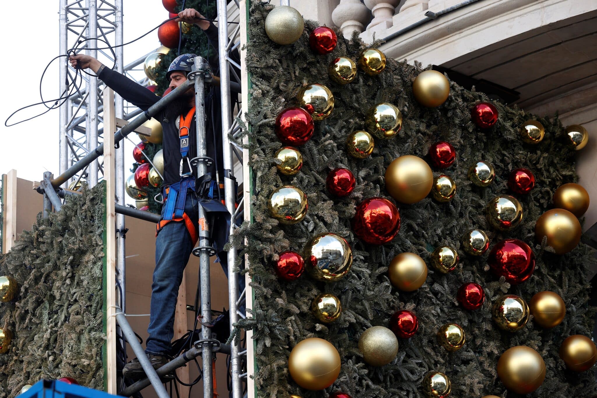 Desmontaje de adornos navideños.