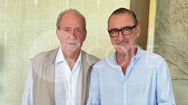 El rey Juan Carlos quiere volver a España, según desvela Carlos Herrera Herrera con el Rey Juan Carlos