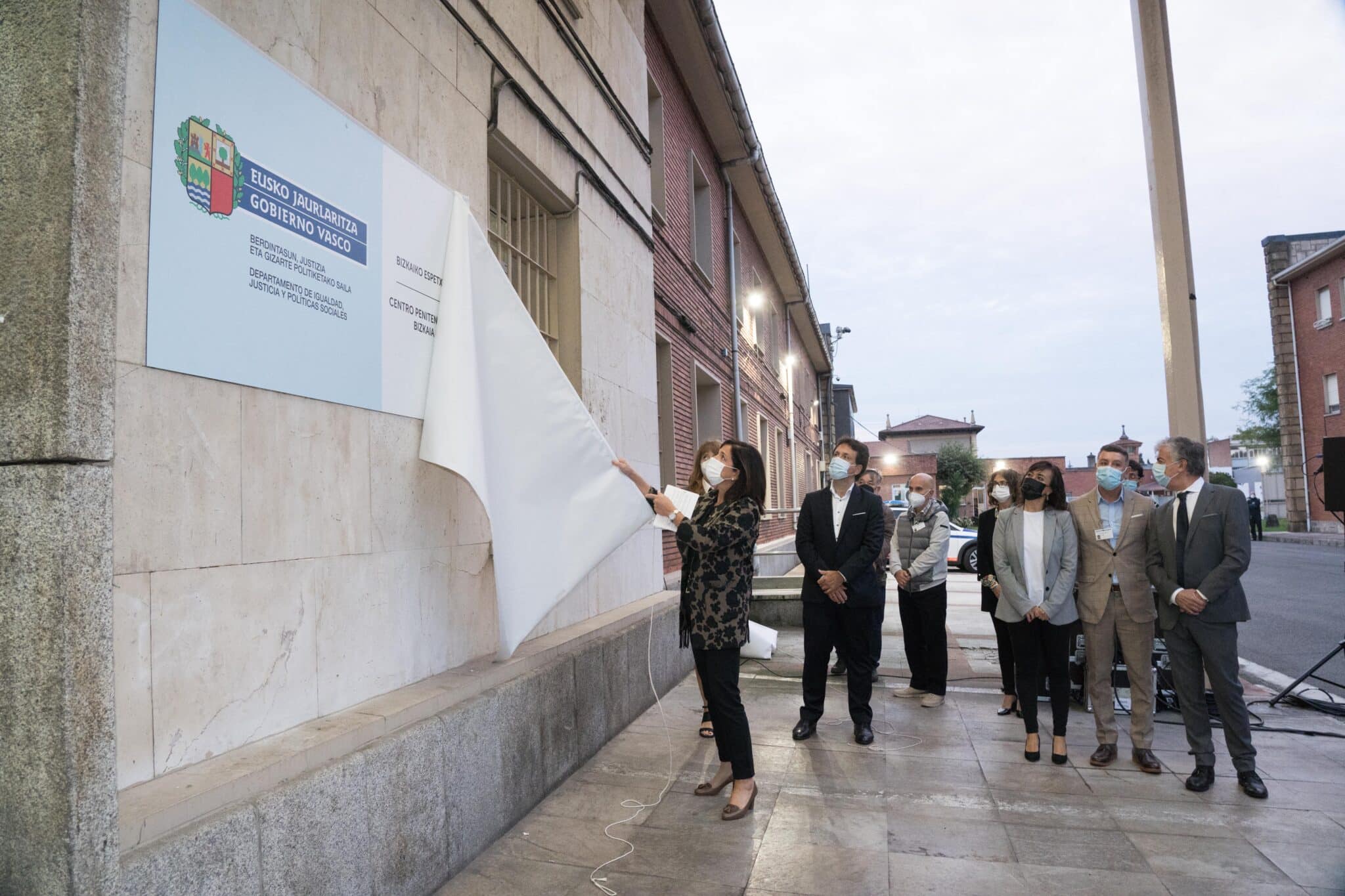 Colchones nuevos y eliminar humedades, cien días del Gobierno vasco al frente de las cárceles