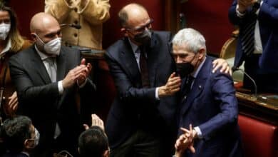 Italia se encomienda a Mattarella para que siga como presidente y evite así una crisis política
