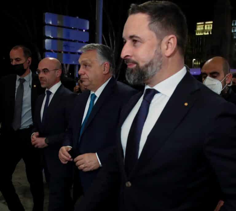 Orbán llega a España arropado por Vox para asistir al foro de "patriotas europeos"