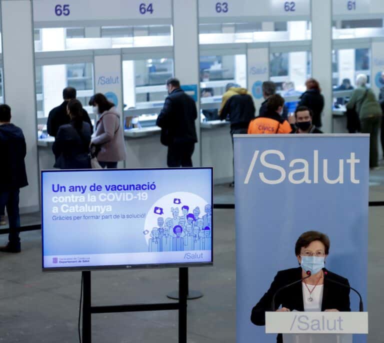 Cataluña pide que los positivos se comuniquen a través de las farmacias para no saturar los centros de salud