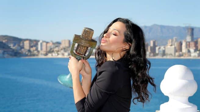 La cantante Chanel atiende a la prensa tras ganar el Benidorm Fest