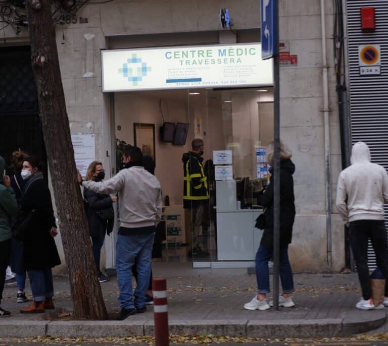 Cataluña detecta los primeros casos de 'flurona', no más graves que el Covid