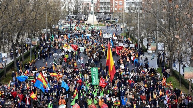 El sector rural se manifiesta en Madrid Miles de personas participan en una manifestación de protesta por la situación que sufre el mundo rural y sus actividades, especialmente las labores desarrolladas por el sector primario, hoy en Madrid.