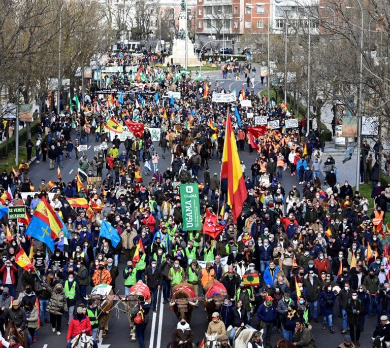 La 'gran manifestación del mundo rural' llena La Castellana contra "las amenazas a su actividad"