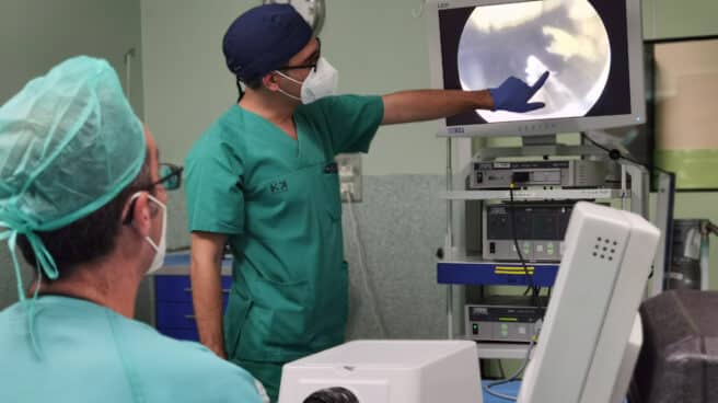 Los urólogos españoles se forman en una técnica poco invasiva para tratar la patología que más afecta a los hombres Curso de ROC Clinic