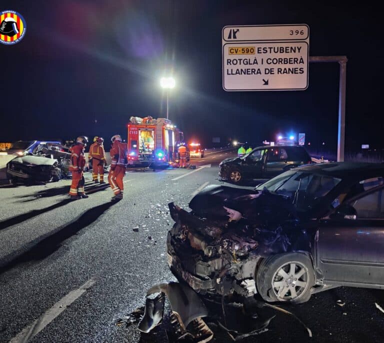 Cinco muertos y varios heridos en un accidente múltiple en Valencia