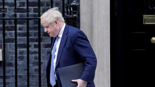 Boris Johnson, primer ministro del Reino Unido, sale del 10 de Downing Street