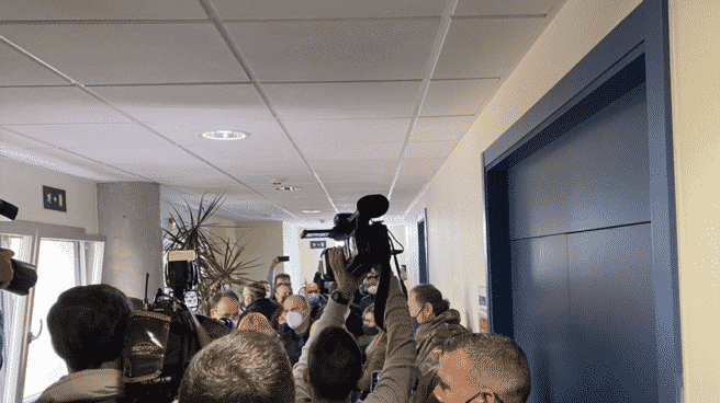 Suspenden el pleno de Lorca tras la irrupción de una treintena de ganaderos en el consistorio lorquino Momento en que los manifestantes irrumpían en el Ayuntamiento de Lorca