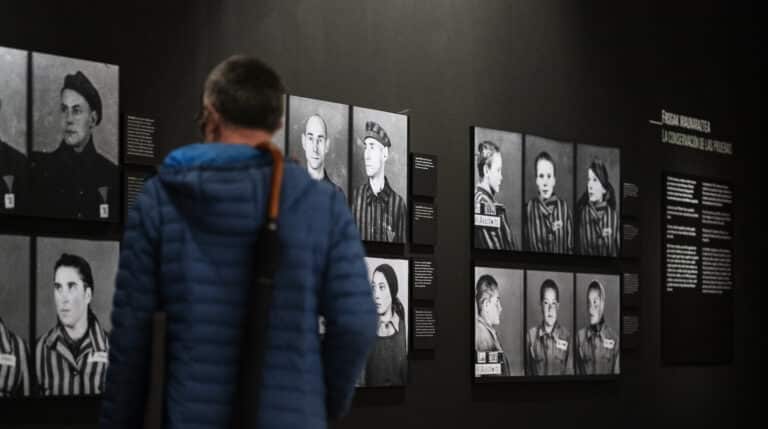 Exposición de Seeing Auschwitz