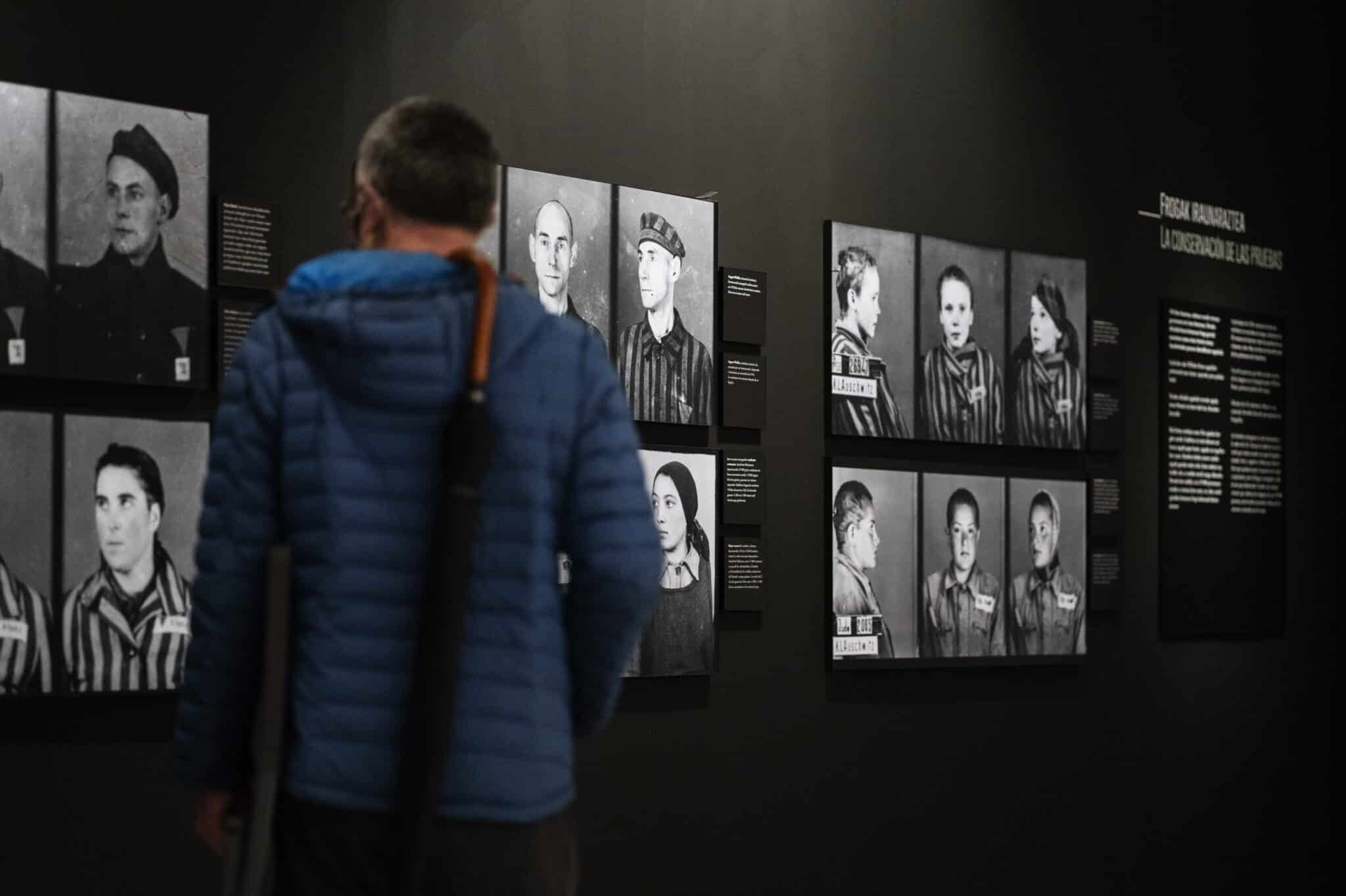 Exposición de Seeing Auschwitz
