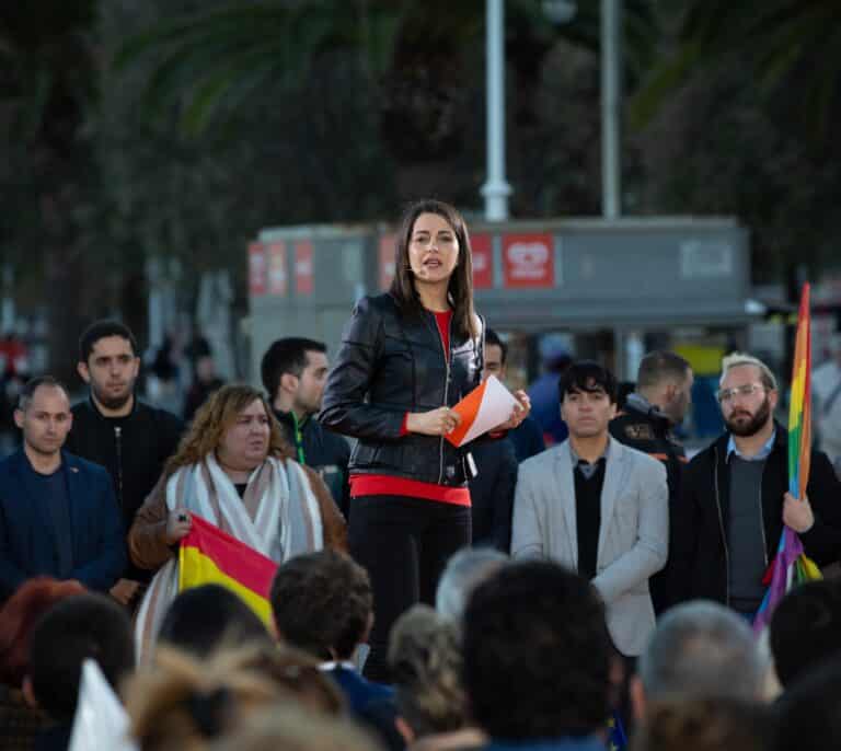 Fútbol, cañas y museos: el plan de Ciudadanos para frenar la fuga de afiliados
