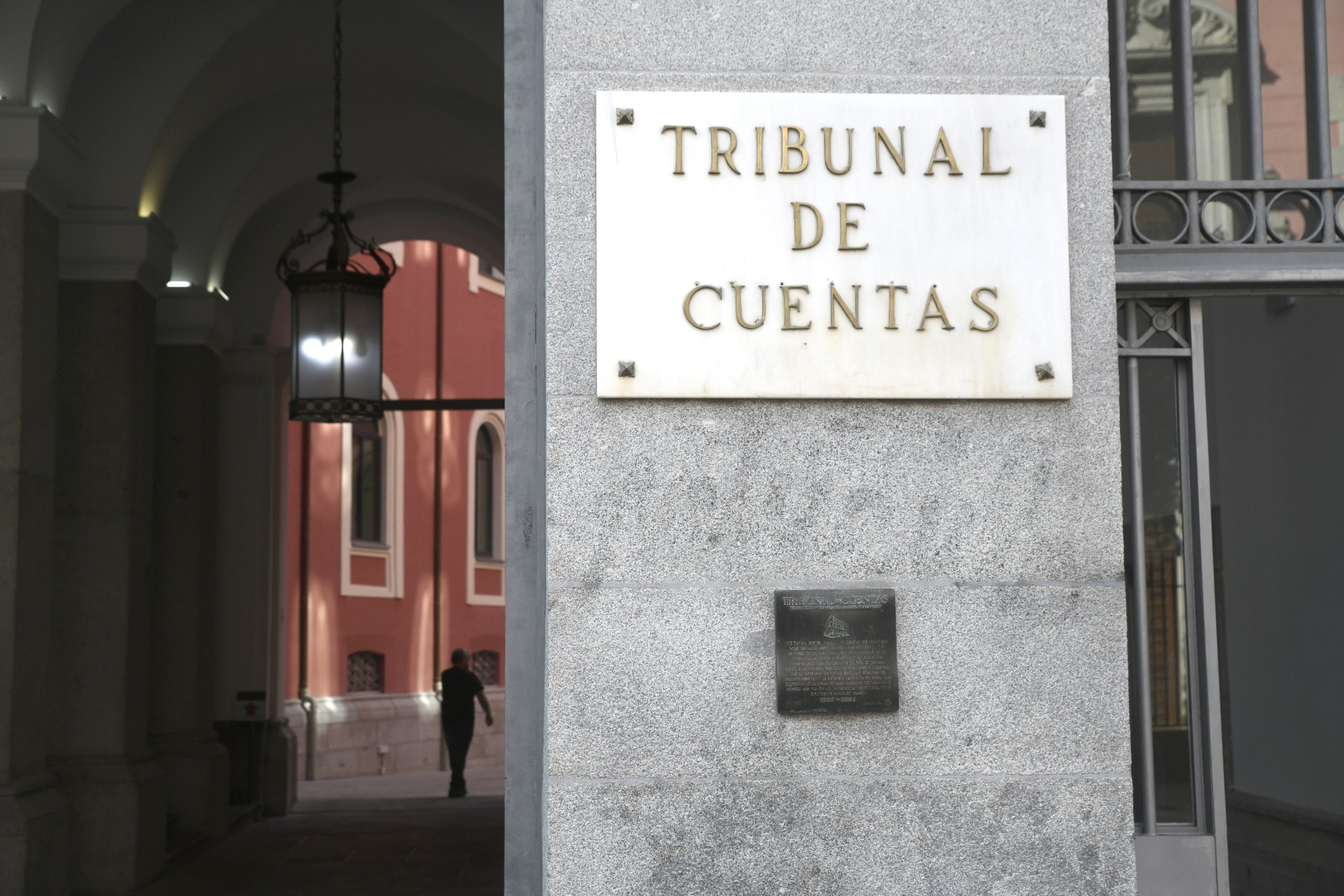 El Tribunal de Cuentas insta a adoptar "urgentemente" medidas contra el endeudamiento de la Seguridad Social