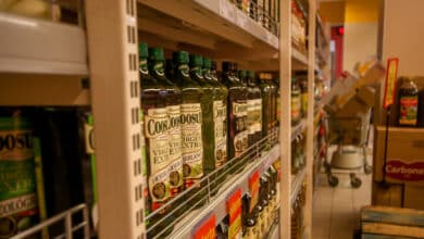 El precio del aceite de oliva continúa bajando en los supermercados