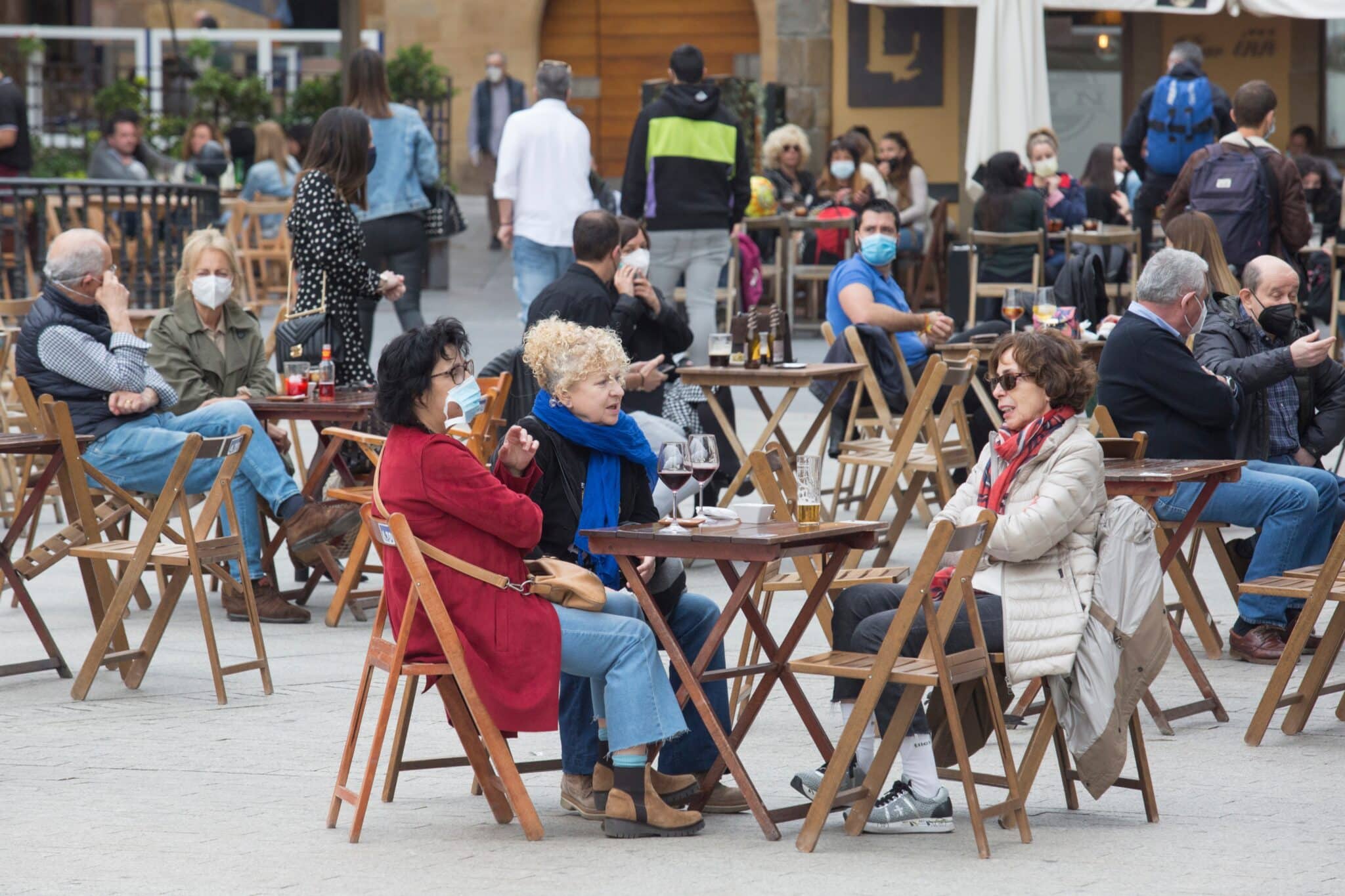 Temperaturas en descenso y viento fuerte en el Estrecho y  Galicia