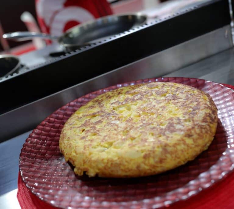 Planes para el fin de semana: 4 series, 3 películas, 2 vinos y la mejor tortilla de patatas a domicilio