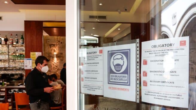 Entrada a un local de hostelería, a 31 de julio de 2021, en Santiago de Compostela, A Coruña (Galicia).