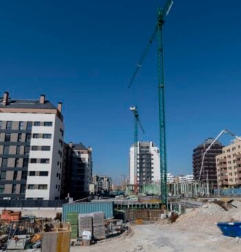 España enfila el medio millón de hipotecas en plena subida de precios [...]