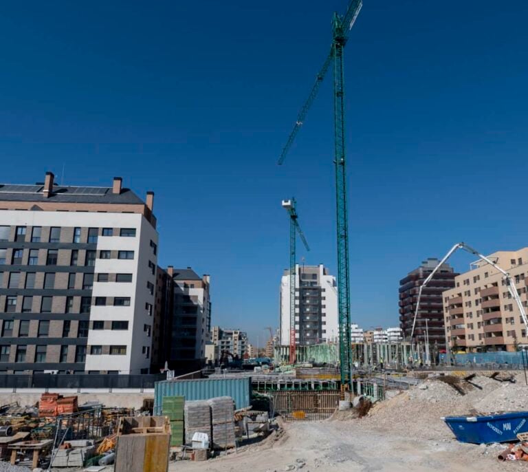 España enfila el medio millón de hipotecas en plena subida de precios de la vivienda