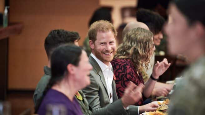 Prince Harry and Meghan Markle visit McGuire-Dix-Lakehurst base