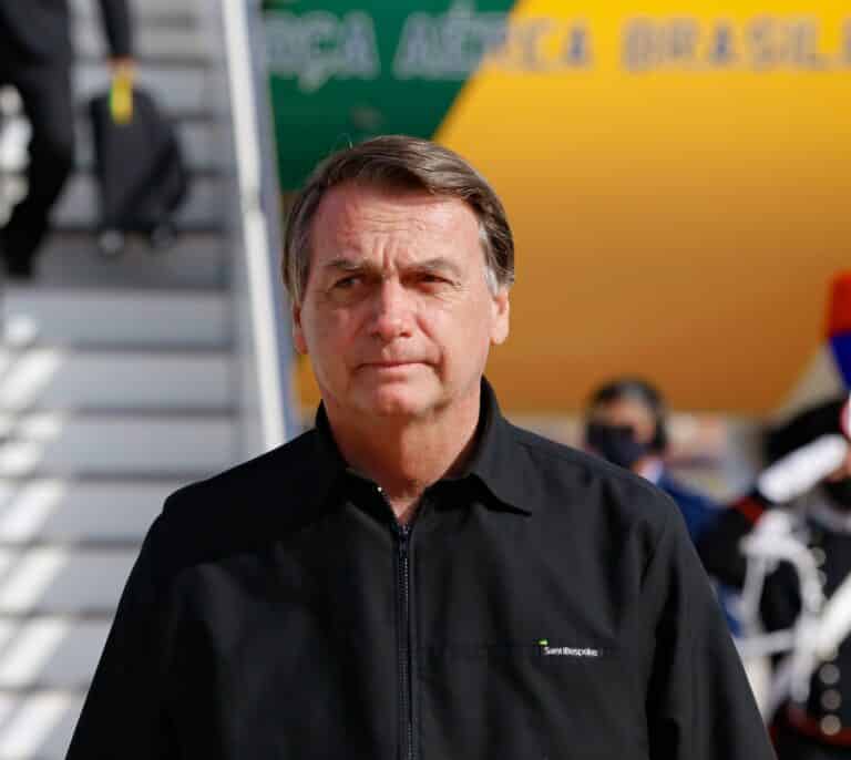 Bolsonaro carga contra la vacunación de la Covid-19 en niños porque su posibilidad de morir es "casi nula"
