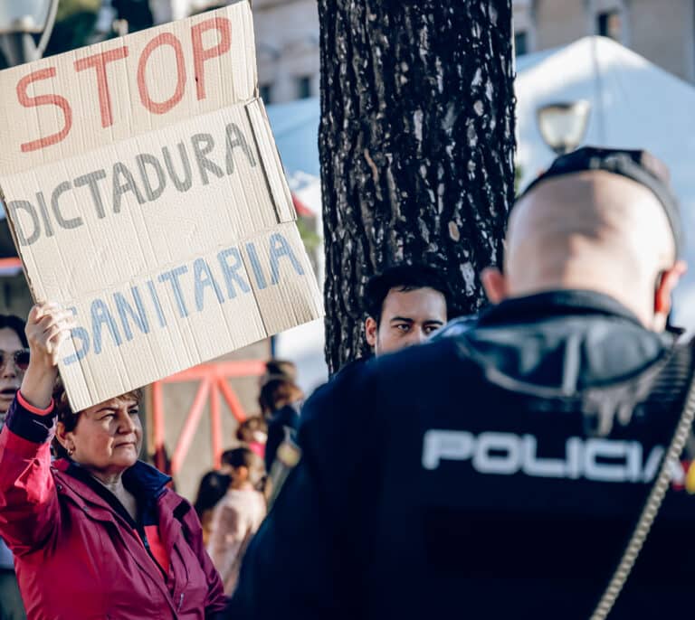 Los 'polis' antivacuna: "No nos hicimos agentes para ser verdugos de la sociedad"