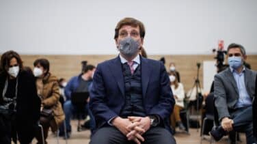 Almeida cree que Almudena Grandes no merece ser hija predilecta de Madrid
