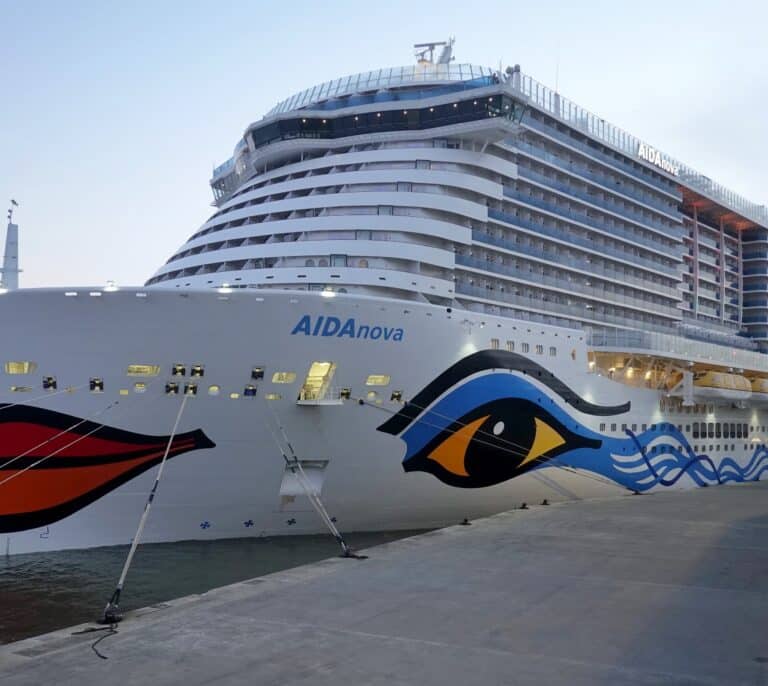 Comienza el desembarco del crucero bloqueado en Lisboa tras casi 70 casos de Covid