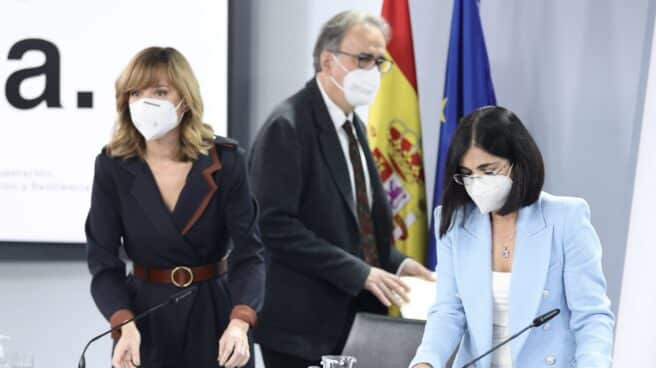 El Gobierno y las comunidades confirman que la vuelta a clase será presencial La ministra de Educación y Formación Profesional, Pilar Alegría; el ministro de Universidades, Joan Subirats y la ministra de Sanidad, Carolina Darias, en la comparecencia sobre la vuelta al cole de enero de 2021.