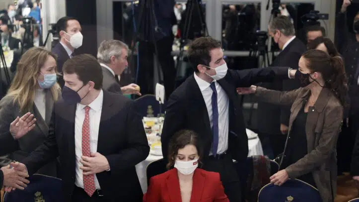 Casado ordenó a los barones del PP 'enterrar' la crisis con Ayuso antes del 13-F