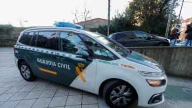 Herido un hombre al golpearle una rueda despedida de un vehículo en marcha