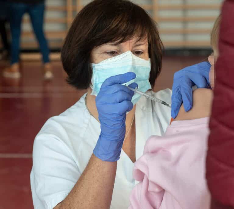 España suma más de 330.000 contagios y 234 fallecidos durante el fin de semana