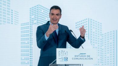 Sánchez promete otros 7.000 millones de fondos europeos para retener a los inversores