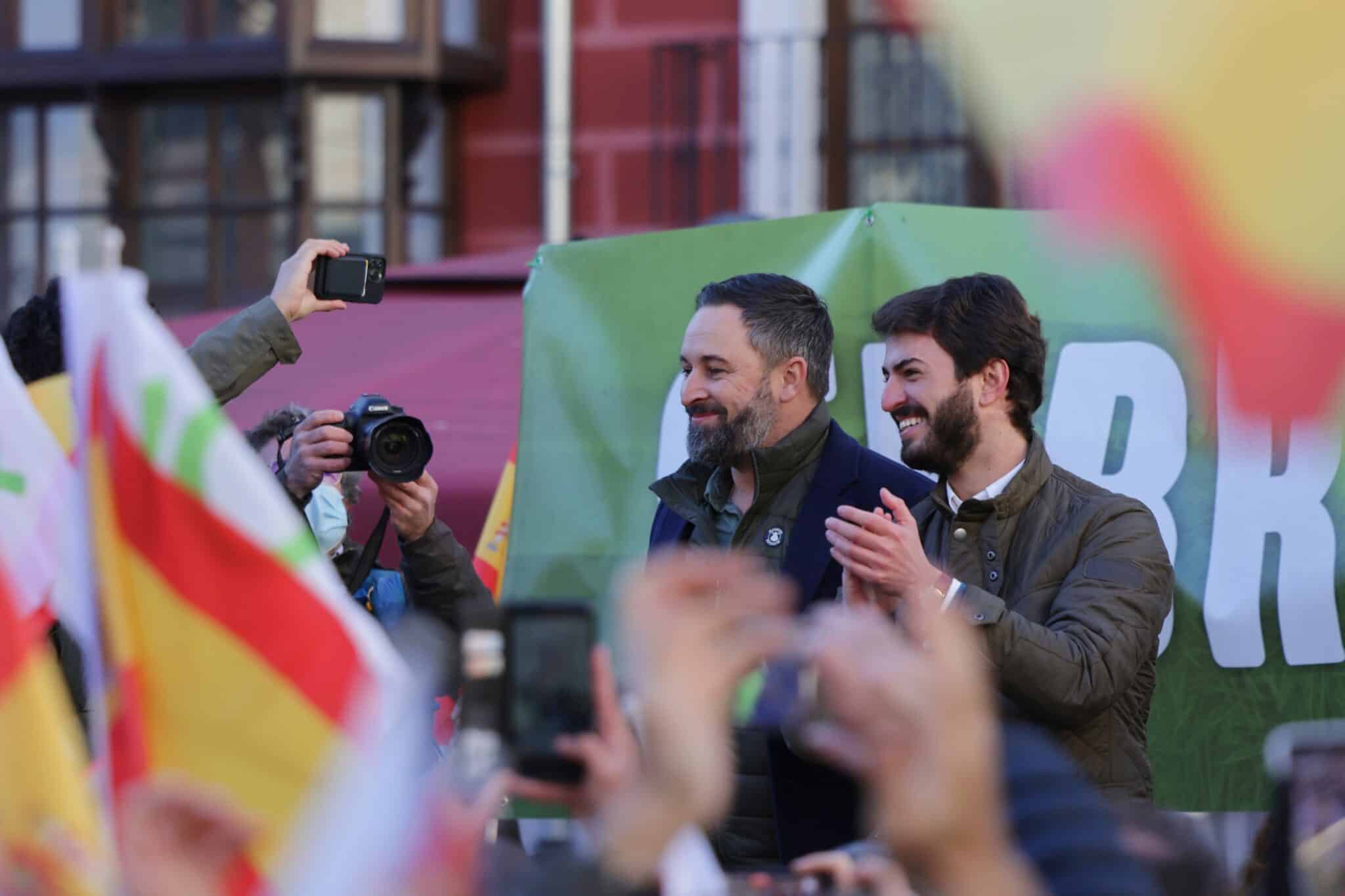 El presidente de Vox, Santiago Abascal, y el candidato a la Presidencia de la Junta de Castilla y León, Juan García-Gallardo.